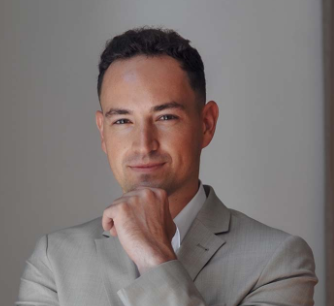 Danny, Agenturleiter